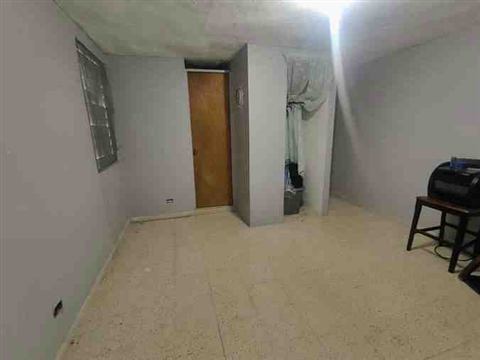 Habitación de la unidad trasera con closet